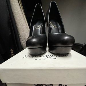 YSL Gisele 105 black leather classic round toe pumps. Size 36 .